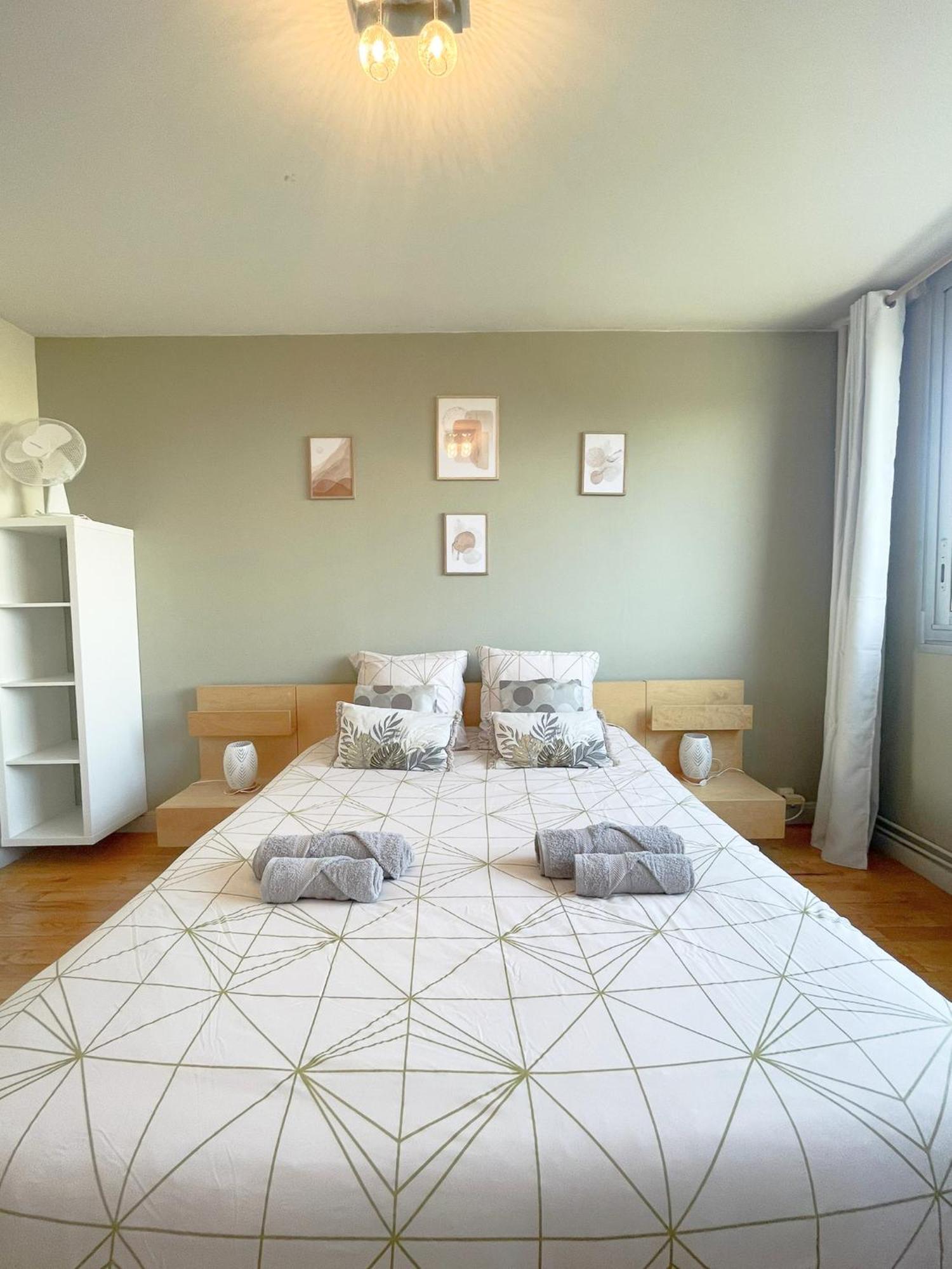 Appartement Spacieux Avec Balcon Bourg-en-Bresse Bagian luar foto